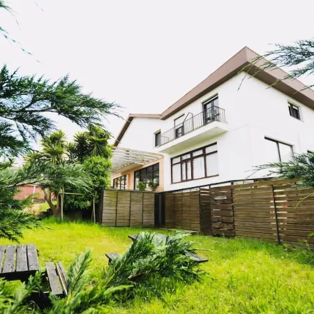 Latas Surf Lodge