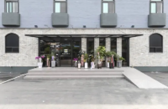 Patio Hotel & Monster Village