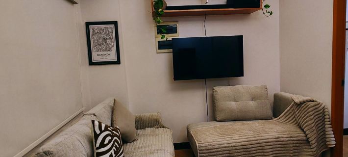 Charming 2BR Condo in Cambridge with WIFI, Smart TV Hotel di Rizal
