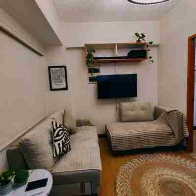Charming 2BR Condo in Cambridge with WIFI, Smart TV Others