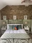Riverside Cottage - 2-Star