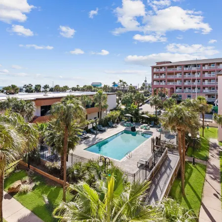 Clarion Pointe Galveston - Beachfront