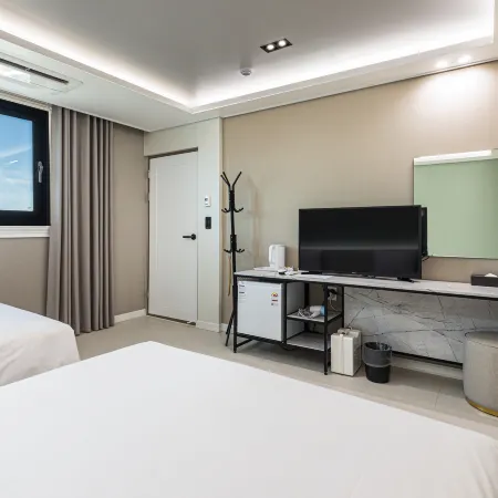 Jeju Ellui Hotel Отели рядом с достопримечательностью «Храм Пухеса»
