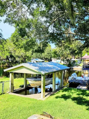 Mason Creek on Homosassa River, 2/1, Pets Yes, Floating Dock, Back/Front Porch - 3-Star