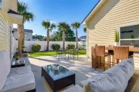Coastal Home w/ Yard < 1 Mi to Old Town Bluffton! - 3-Star