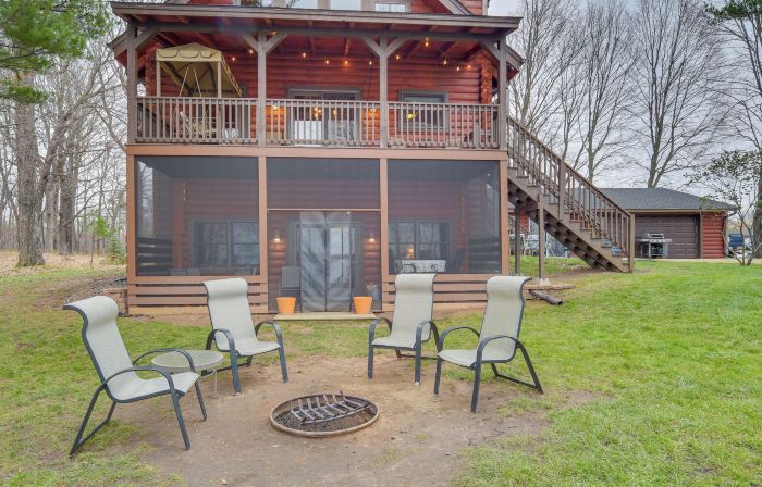 Modern Log Cabin w/ Rec Room, Steps to Lake!
