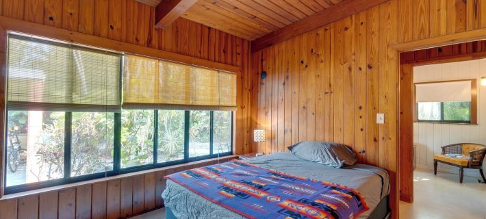 2 Mi to Riverwalk: Palmetto Gem w/ Fire Pit & BBQ Hotels in Bradenton