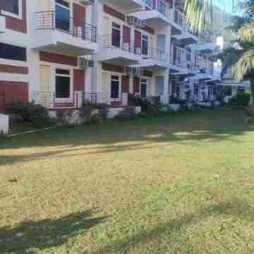 Aviral Ganga Hotel Exterior