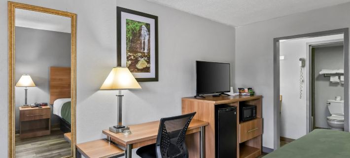 Quality Inn Hotels in Warren County