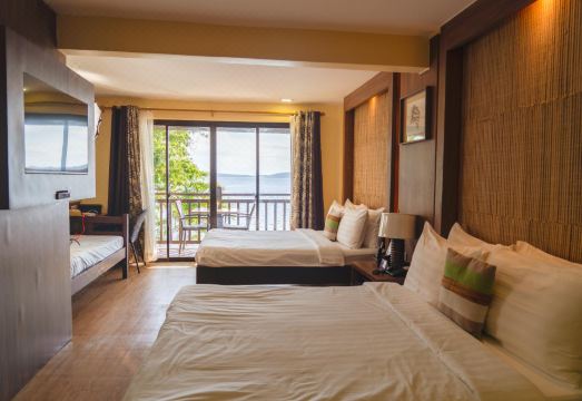 Casa Escondida Anilao Resort And Dive Center - Housity