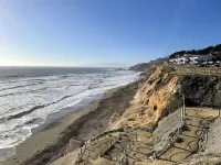 Ocean/Beach Front 🏖🌊w/ Sweeping Oceanviews🌅🐳🪂