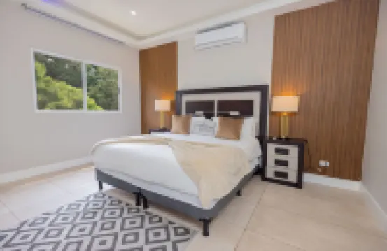 Comfortable Family Home in El Salvador – AC, Hot Water, Wi-Fi, Daily Cleaning 酒店