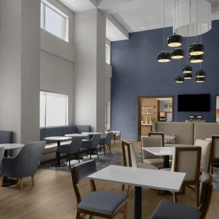 Hampton Inn Suites by Hilton Long Island Farmingdale