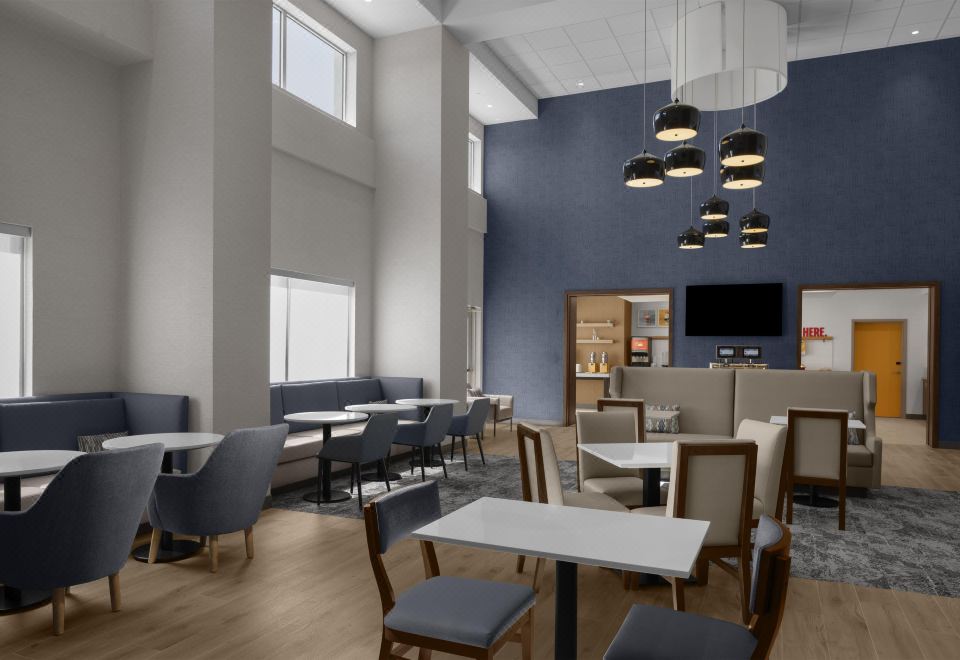 햄프턴 인 & 스위트