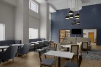 Hampton Inn  Suites by Hilton Long Island Farmingdale