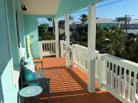 Island Cottage in Quaint Matlacha Florida. Amazing island life is a click away… Hotels in Matlacha