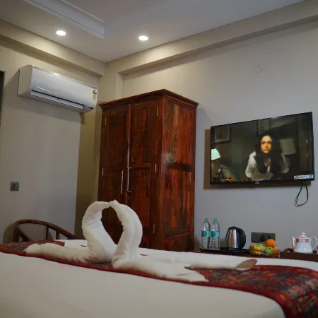 Hotel aashirwad bliss inn & Pool