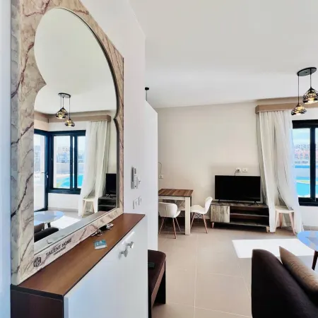 Modern 3BR Escape Panoramic Lagoon & Sea Views
