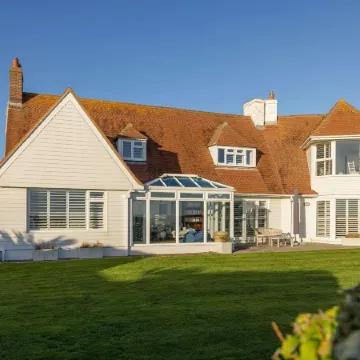 Luxury Beachfront Retreat for 14 With Hot Tub