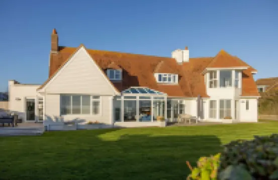 Luxury Beachfront Retreat for 14 With Hot Tub