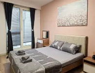 19th floor luxury condo with pool, spa & parking - Mountain view