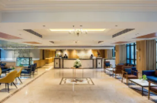 Gemini Continental, Hazratganj