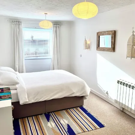 One bedroom 1st floor apartment with balcony and close to the beach and town