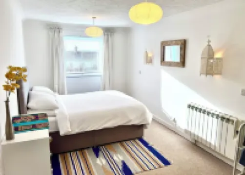 One bedroom 1st floor apartment with balcony and close to the beach and town