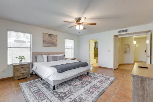 Heated Pool & Lake Views: Goodyear Getaway - Balcony