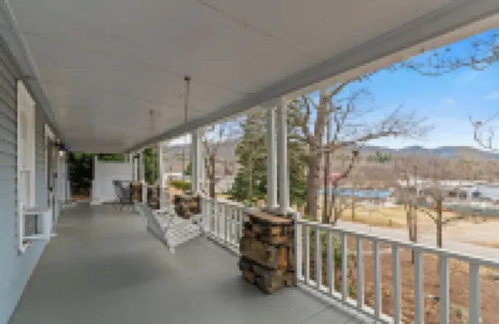 Suite 3, Quick Stroll to Downtown Black Mountain