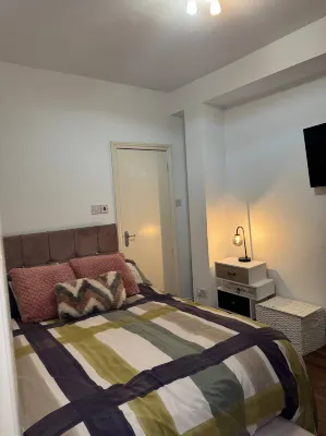 Modern 1-Bedroom Flat in Trendy Leytonstone