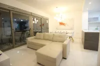 Spacious Villa in Villamartin for 6 - Boutique
