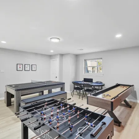 7BR 5BA w Pool, Hot Tub, Sport Court & Game Room