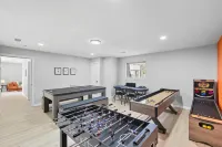 7BR 5BA w Pool, Hot Tub, Sport Court & Game Room