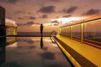 Corundum Breeze Negombo - Rooftop Pools