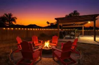 Casa Aaron, Large Pool, Game Room, Spacious Backyard with Palm Trees, 3 Bedrooms