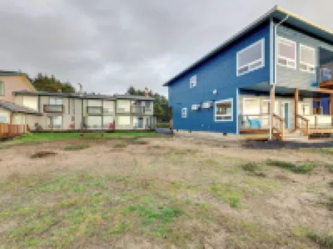 Sanderling Sea Cottages, Unit 3 w/ Private Balcony Hotels in Waldport