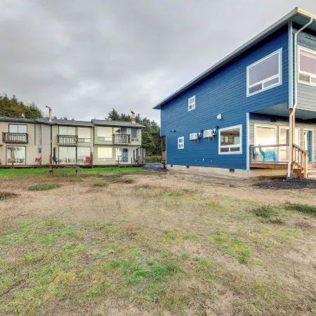 Sanderling Sea Cottages, Unit 3 w/ Private Balcony