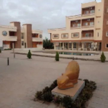 Sally Beach Hotel Yenne