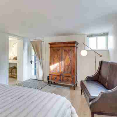 2 Mi to Downtown Denver: Stylish Gem w/ Fireplace! Rooms