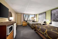 Super 8 by Wyndham Hearst on