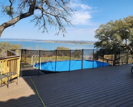 Luxurious Lakefront Estate: Spectacular Views, Expansive Grounds and Private Jetty Hotels in Buchanan Dam