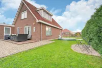 Holiday Home in Zeewolde Near Forest - 4-Sterne