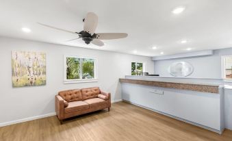 Suburban Studios Lakeland North I-4