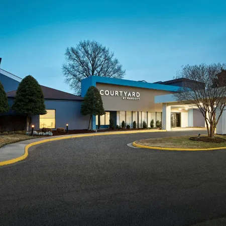 Courtyard Virginia Beach Norfolk Отели рядом с достопримечательностью «Регентский университет»