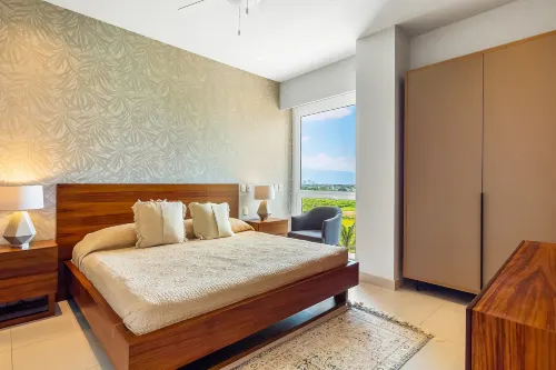 5th-floor apt Near the Ocean With Infinity Rooftop Pool, Balcony, Washer/dryer