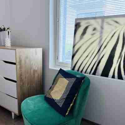 Scandi Sun 2BR with Lemon Accents Rooms