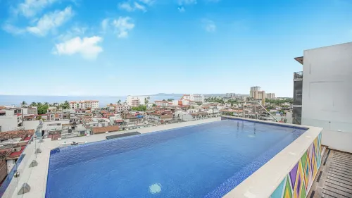 Torre Ku Rooftop Pool with Ocean Views - Condos