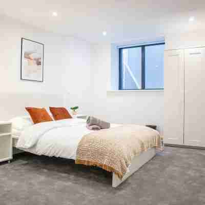 Modern 4-bed Apartment Leeds Business District Rooms