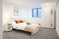 Modern 4-bed Apartment Leeds Business District - Kitchens
